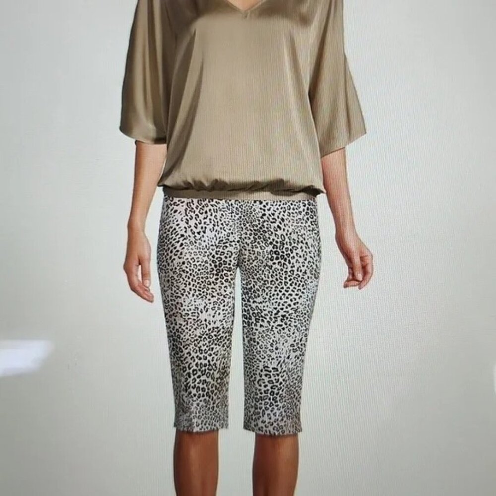 2/$30 Chico's So Slimming Brigitte Animal Print Slim Shorts 13" Inseam 4 #A1437